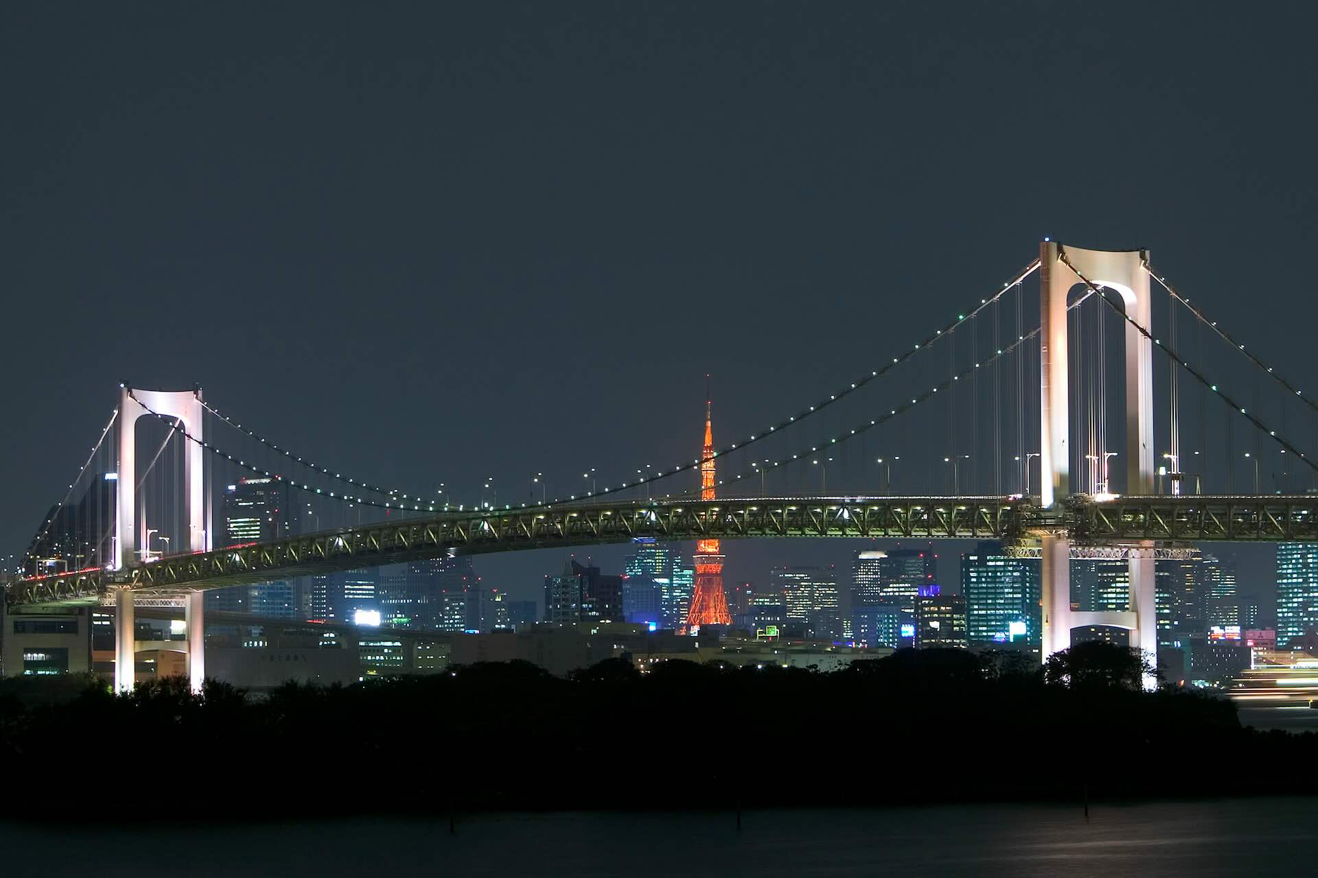 Rainbow Bridge : le pont suspendu au dessus de la baie de Tokyo