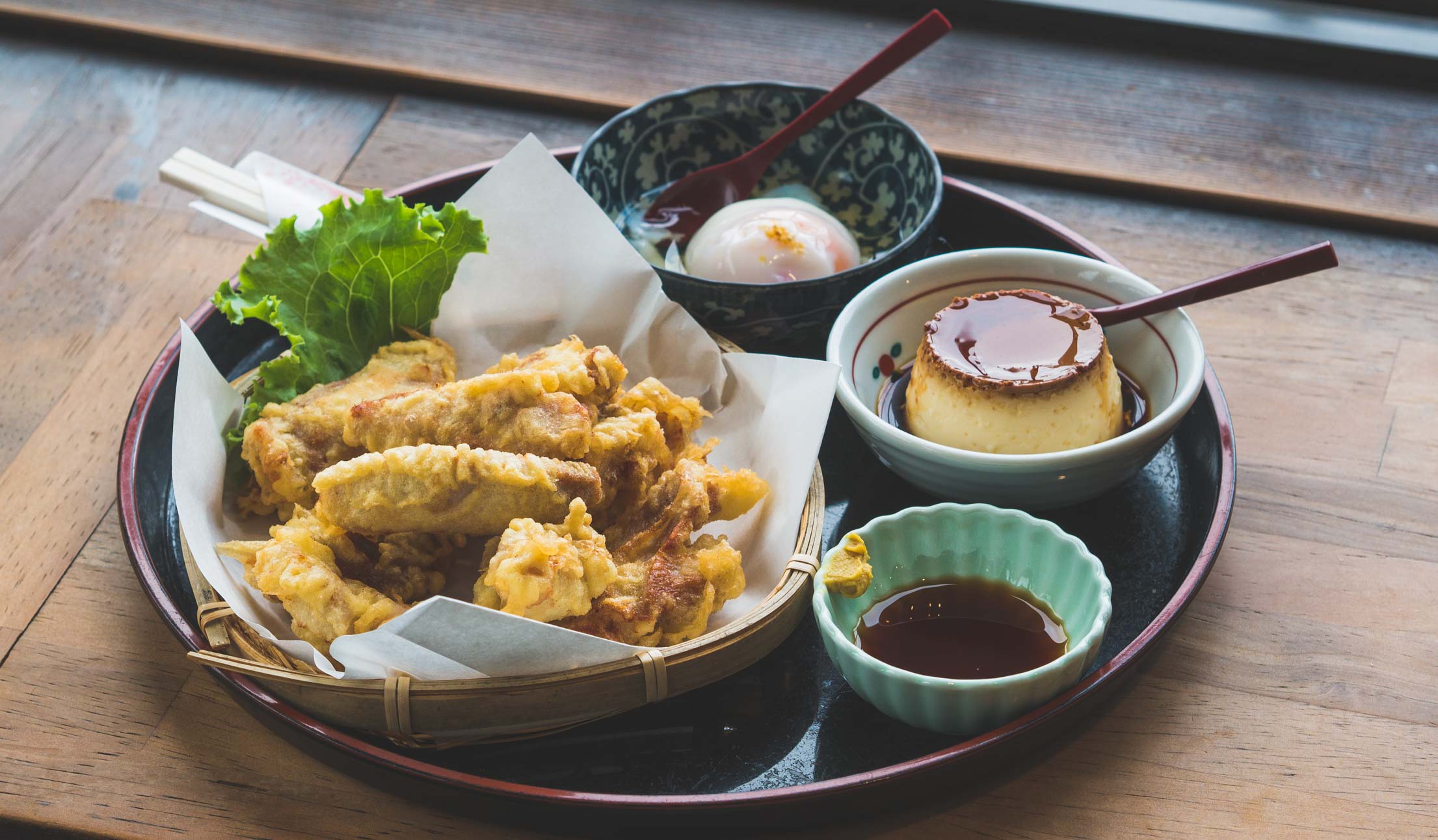 Jigoku-mushi Pudding et karaage au Okamotoya shop